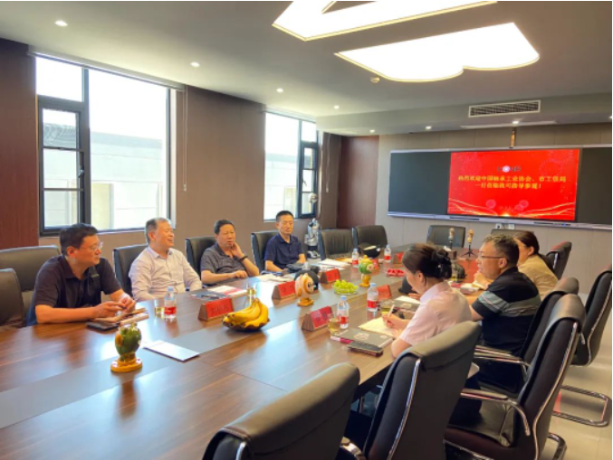 “訪企問需，聚焦發(fā)展”——中國軸協(xié)理事長周宇一行蒞臨鴻元軸承調(diào)研指導(dǎo)工作